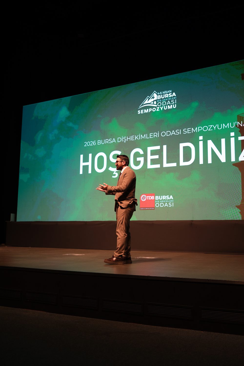 Dt. Kubilay Çiçek ITI kongresinde konuşurken
